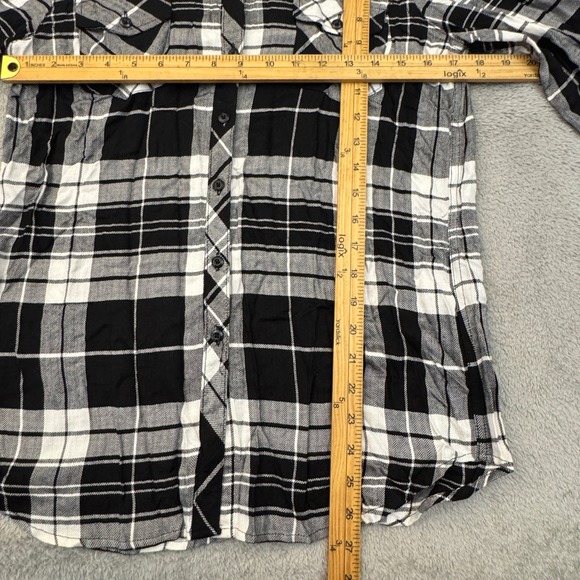 NEW Romeo & Juliet Couture button front Flannel Black/White plaid‎ tunic, M NWT - Picture 9 of 11